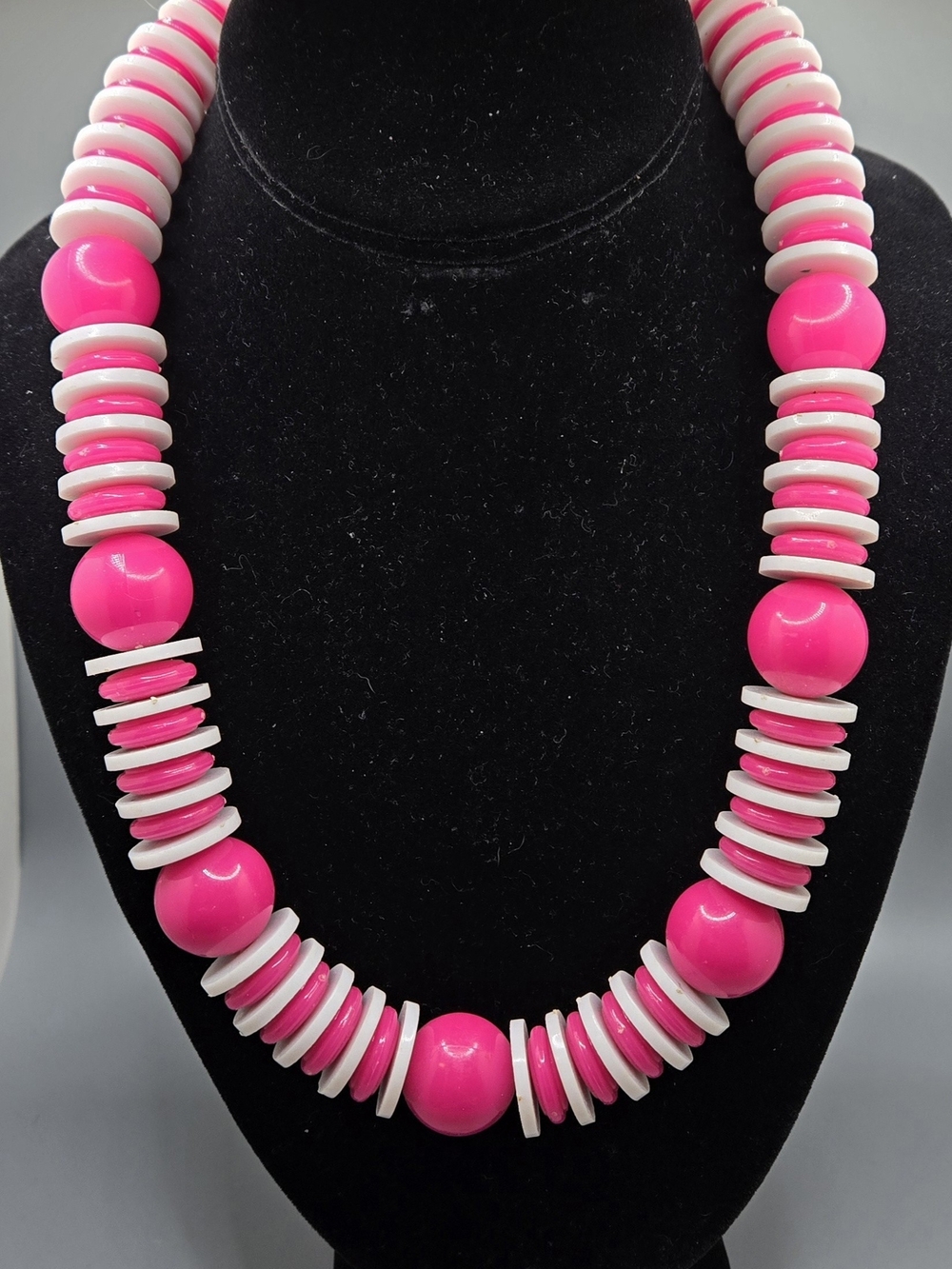 Vintage Hot Pink & White Disc & Round Bead Necklace 20" 🥸